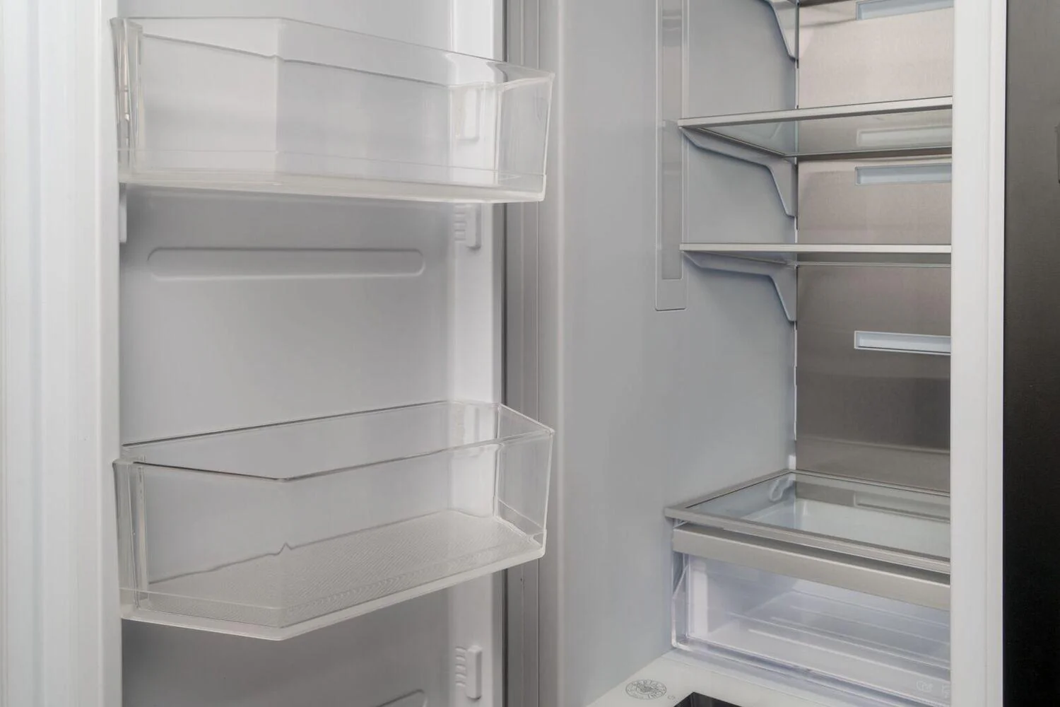 BERTAZZONI REF18FCBIPLV 18" Built-In Freezer Column Panel Ready (V Trim) LH - Image 4