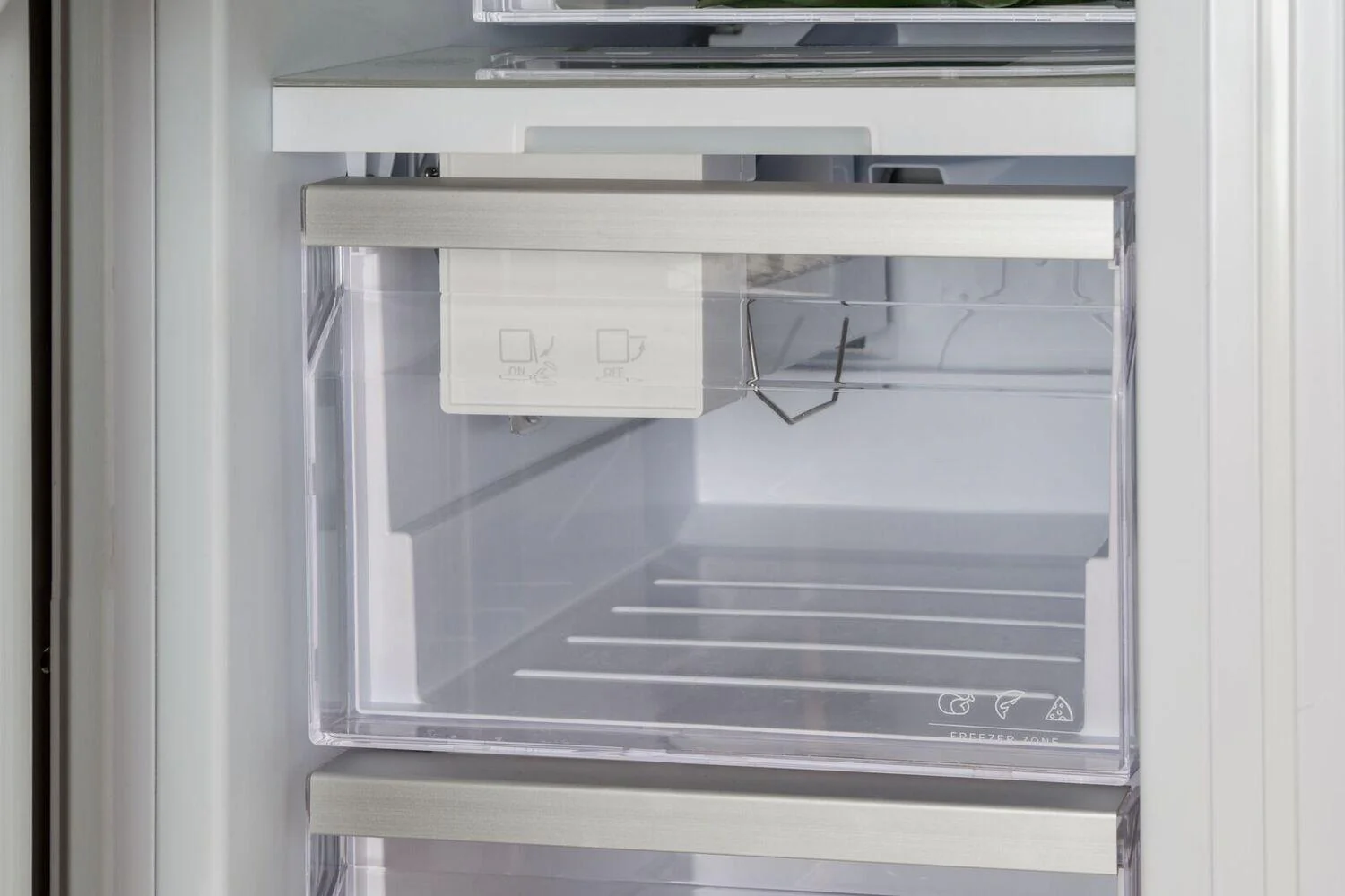 BERTAZZONI REF18FCBIPLV 18" Built-In Freezer Column Panel Ready (V Trim) LH - Image 5