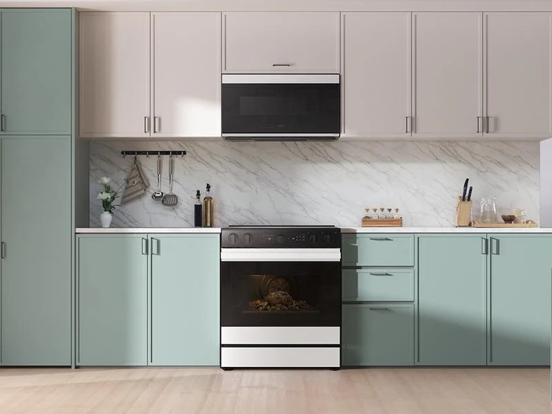 SAMSUNG NSE6DB850012 Bespoke 6.3 cu. ft. Smart Slide-In Electric Range with Air Sous Vide & Air Fry in White Glass White - Image 8