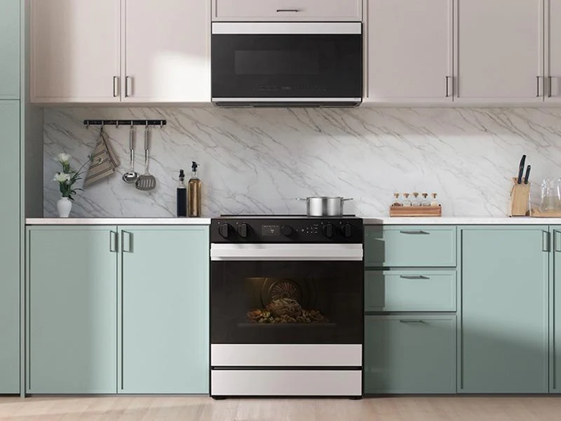 SAMSUNG NSE6DB870012 Bespoke 6.3 cu. ft. Smart Slide-In Electric Range with Smart Oven Camera & Illuminated Precision Knobs in White Glass White - Image 10