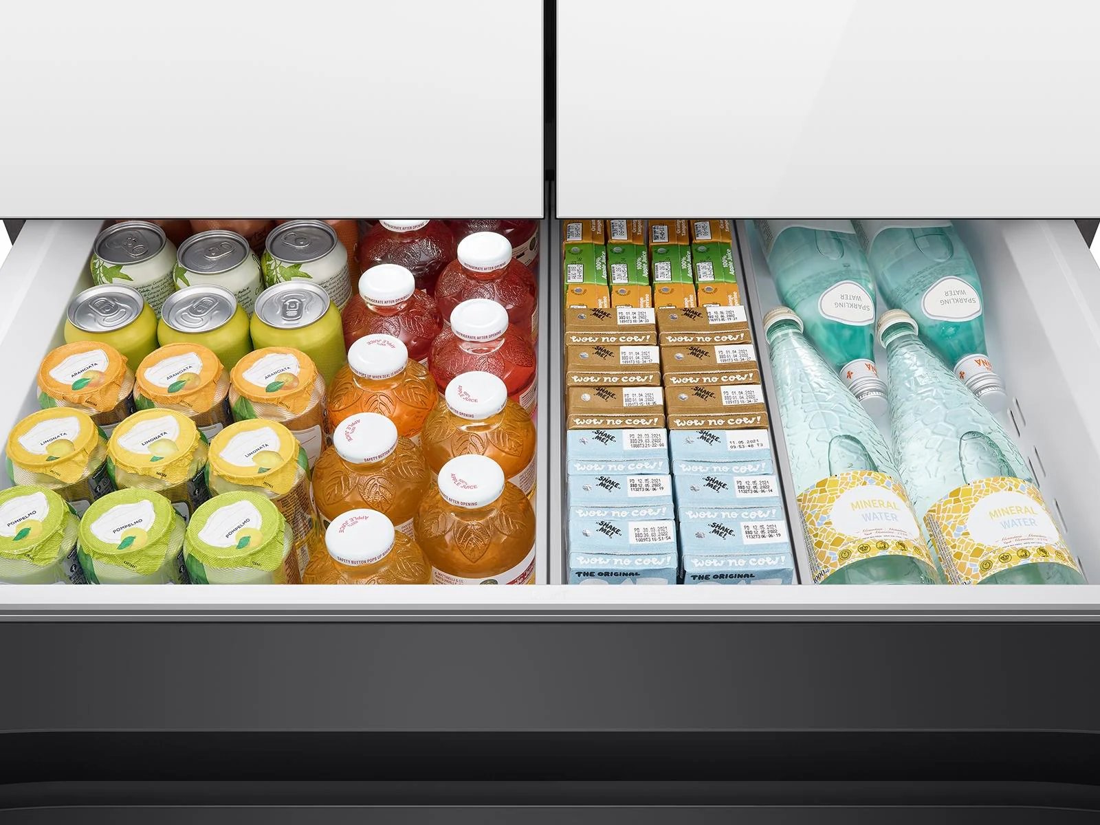 SAMSUNG RF23BB860012 Bespoke 4-Door French Door Refrigerator (23 cu. ft.) with Beverage Center™ in White Glass White - Image 14