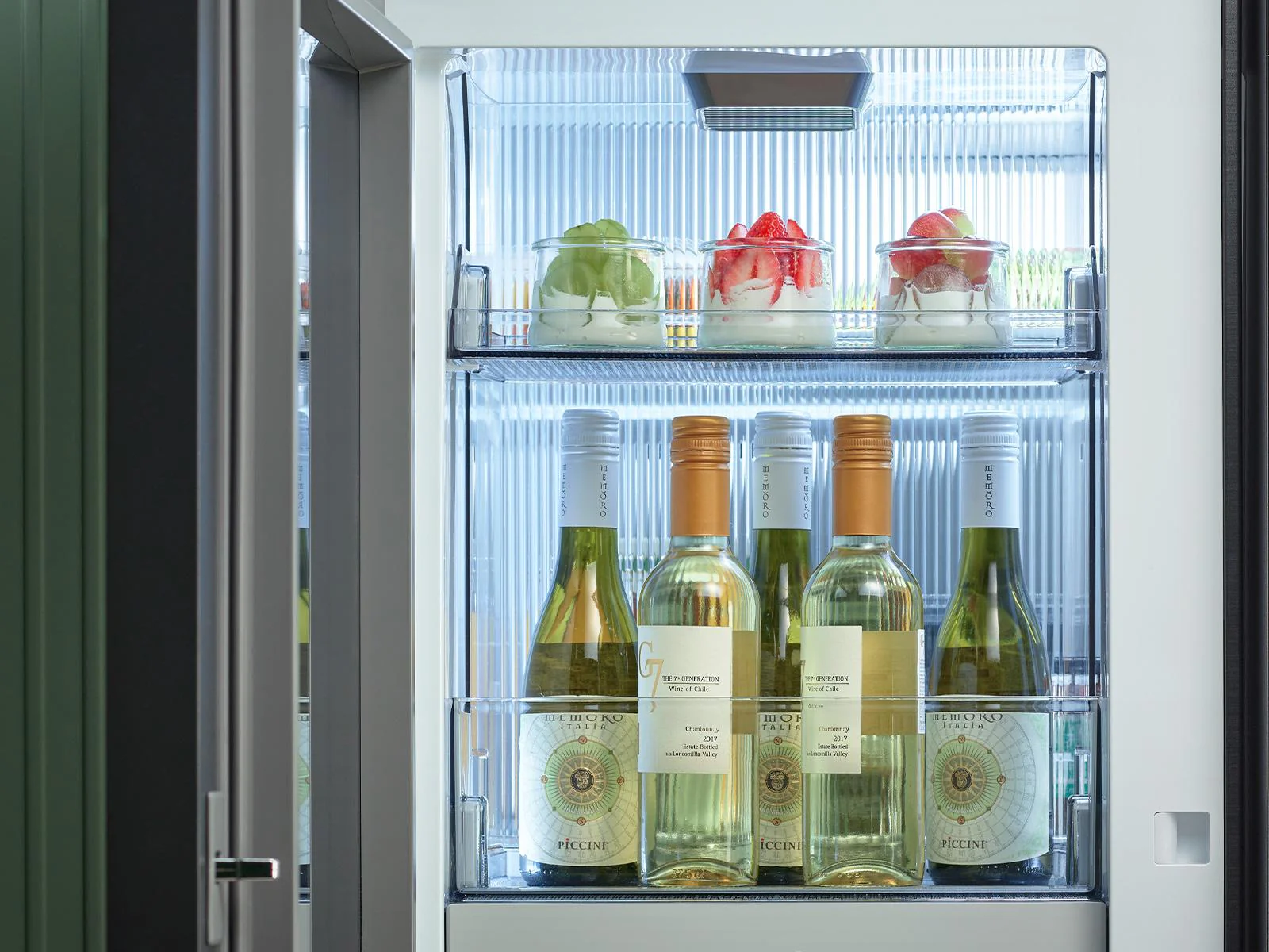 SAMSUNG RF29DB970012 Bespoke 4-Door Flex™ Refrigerator (29 cu. ft.) with Beverage Zone™ and Auto Open Door in White Glass White - Image 8